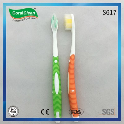 Adult′s Unique Rubber Handle & DuPont Filaments Toothbrush